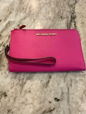 Michael Kors Fuchsia Saffiano Wristlet